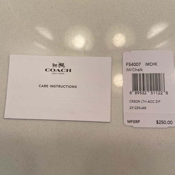 LIKE NEW COACH WALLET!  Crossgrain leather ‘Chalk’ color w/gold tone hardware. - Picture 4 of 4